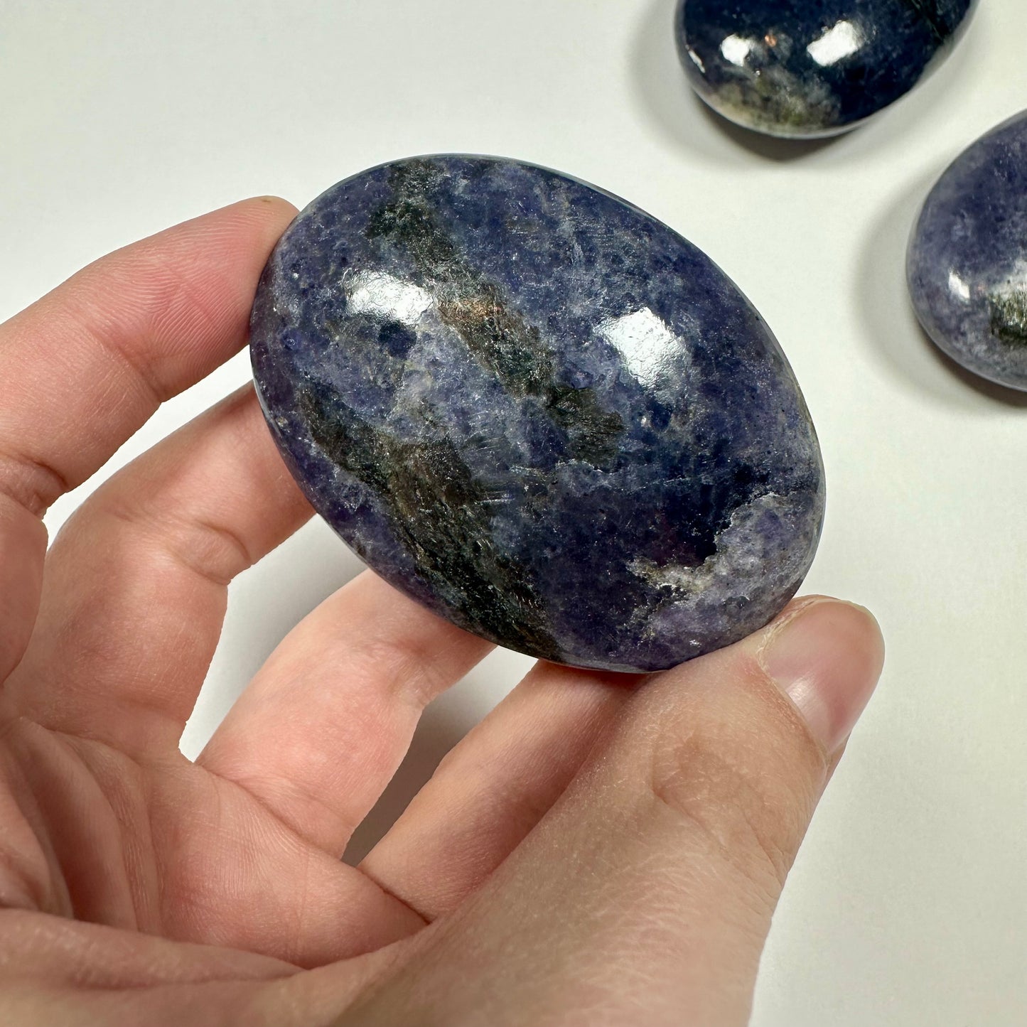 Iolite palm stone (C)