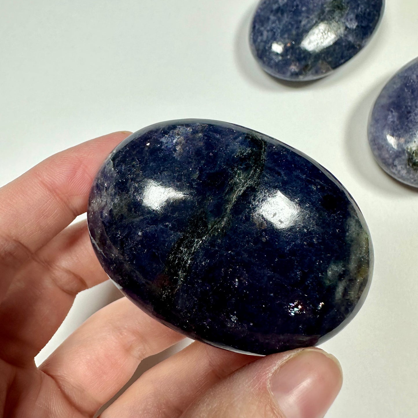 Iolite palm stone (B)